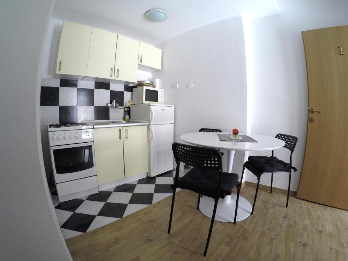 Peach Apartment'S Repic Bibinje Zewnętrze zdjęcie